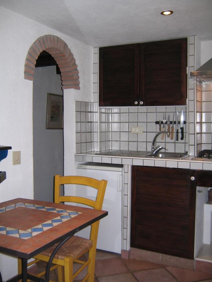 Studio-Appartment In Landhaus Mit Meerblick ポルト・アッズッロ エクステリア 写真