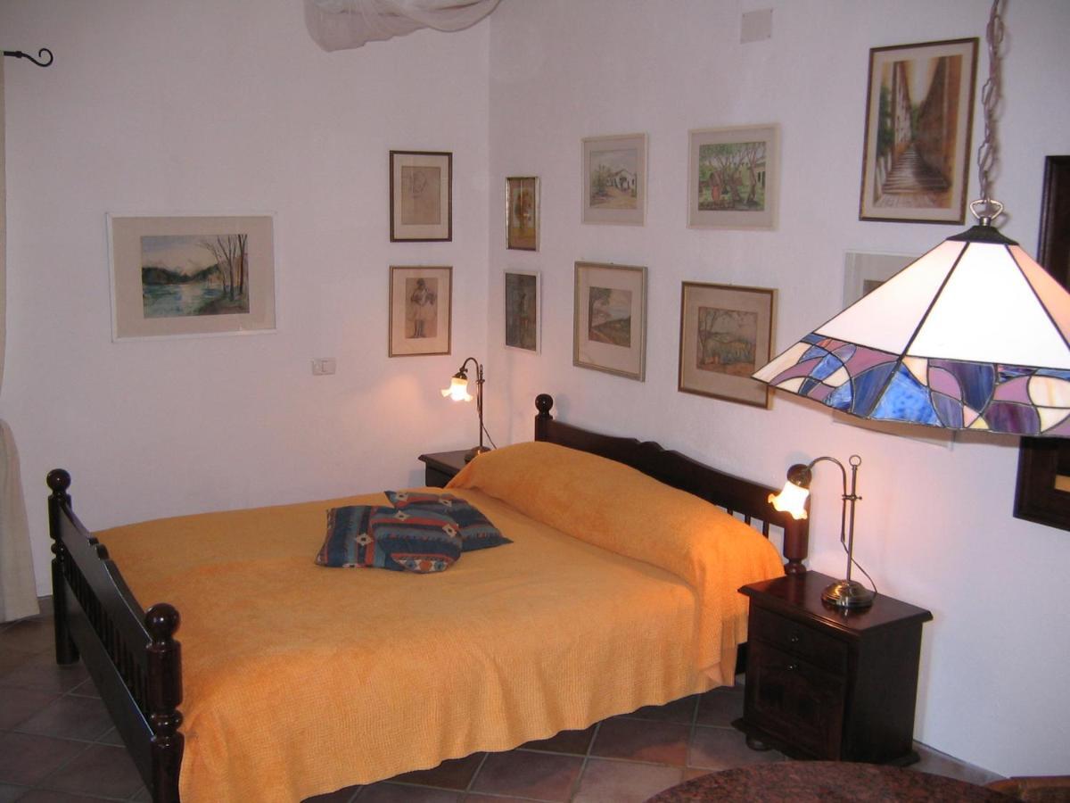 Studio-Appartment In Landhaus Mit Meerblick ポルト・アッズッロ エクステリア 写真